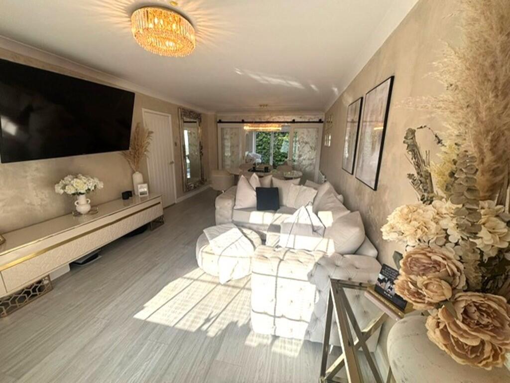 Extra Lounge Phot...