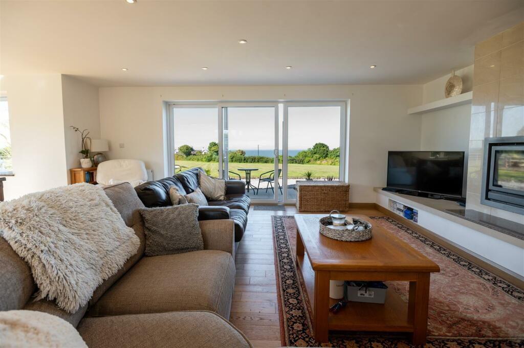 Interior Photographs - Penrallt, Benllech-31.jpg