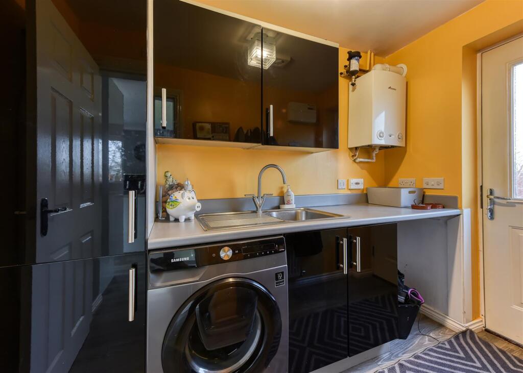 8 Oaklands-Utility.jpg