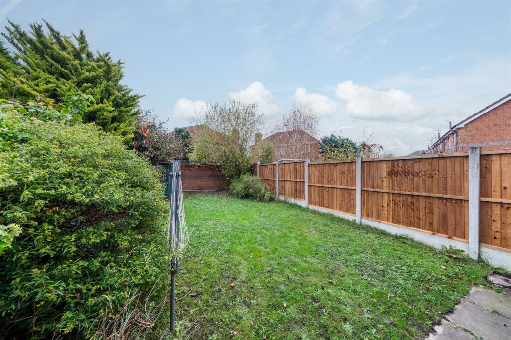 3 Harewood Close-024.jpg