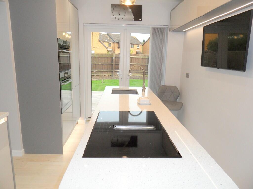KITCHEN/BREAKFAST RM