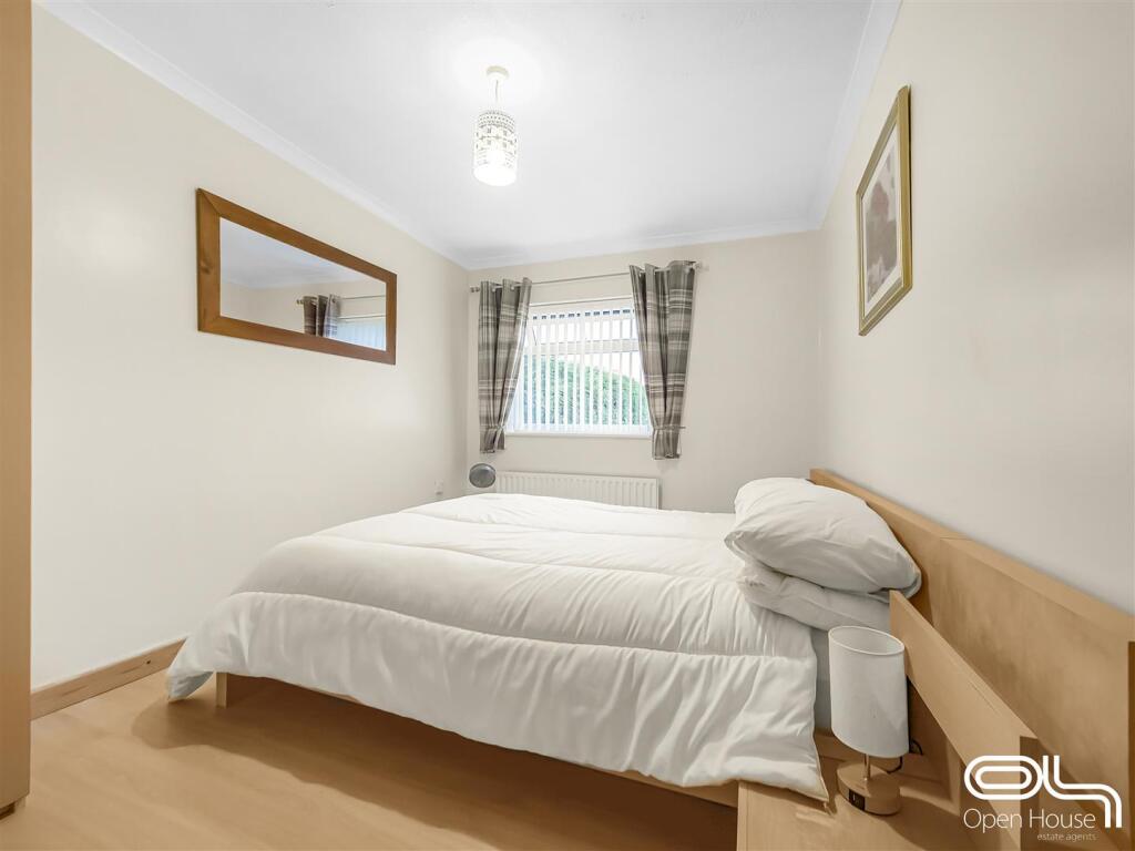 Peregrine Close, Winshill (20).jpg