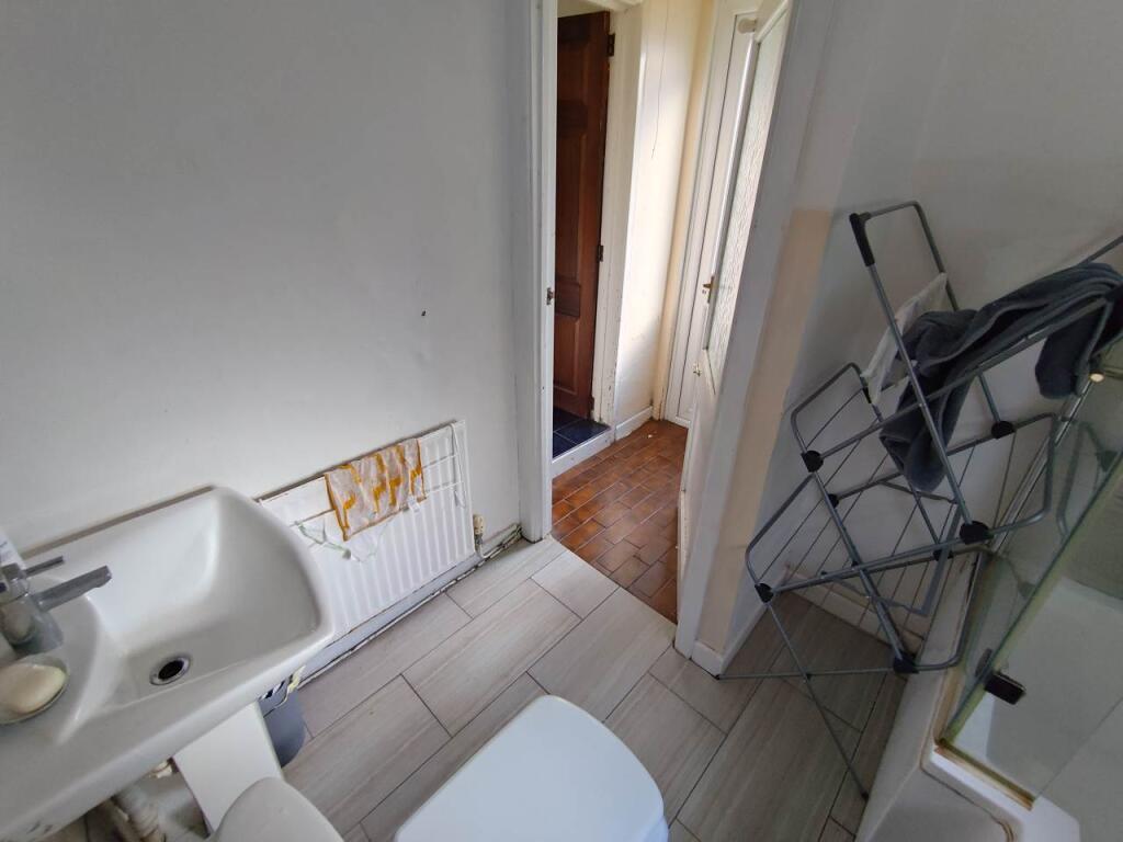 Ground floor bathroo