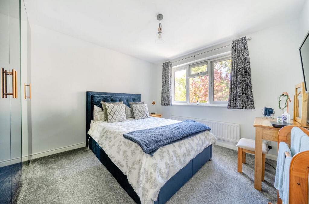 1359512-7-68daa71...