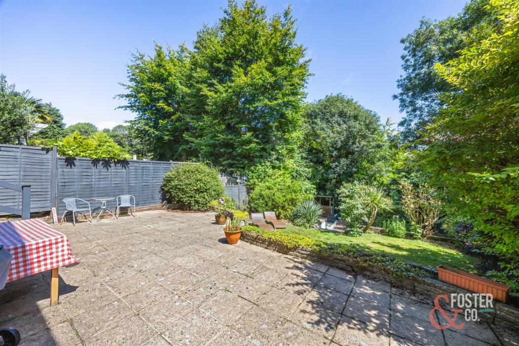 Hillside Way 21-002.jpg