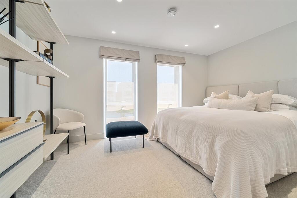 Spacious Double Bedroom with Built-in Wardrobes