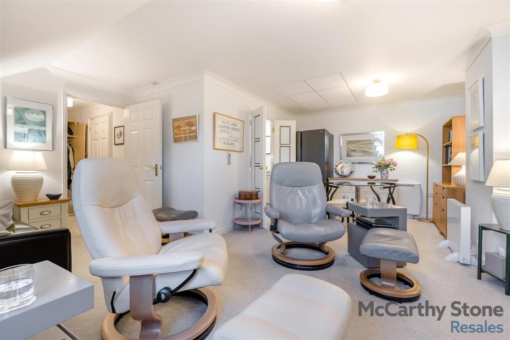 8671806-interior13.jpg