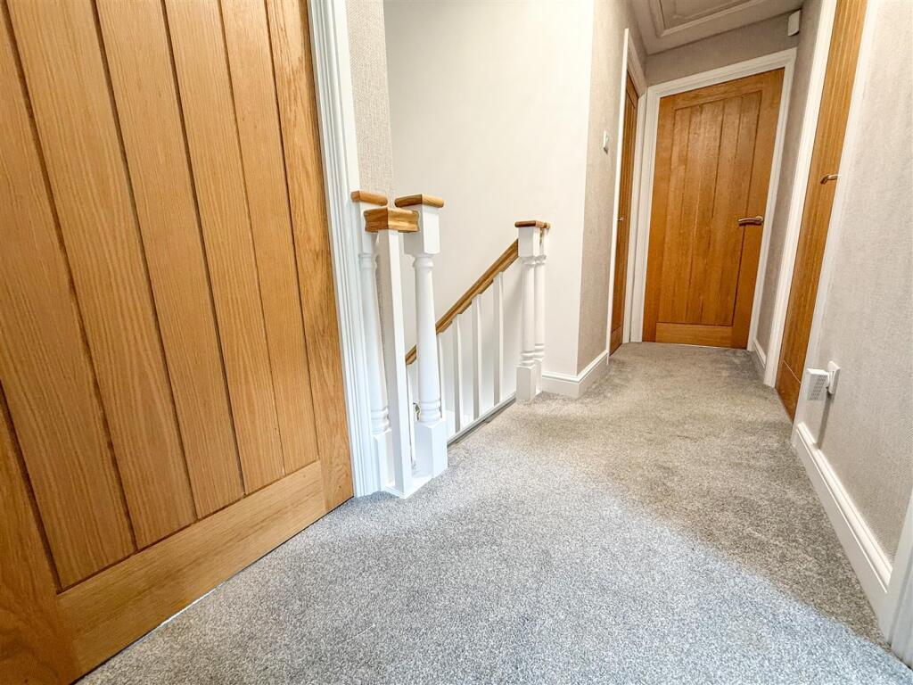 FIRST FLOOR LANDING AND STAIRS
