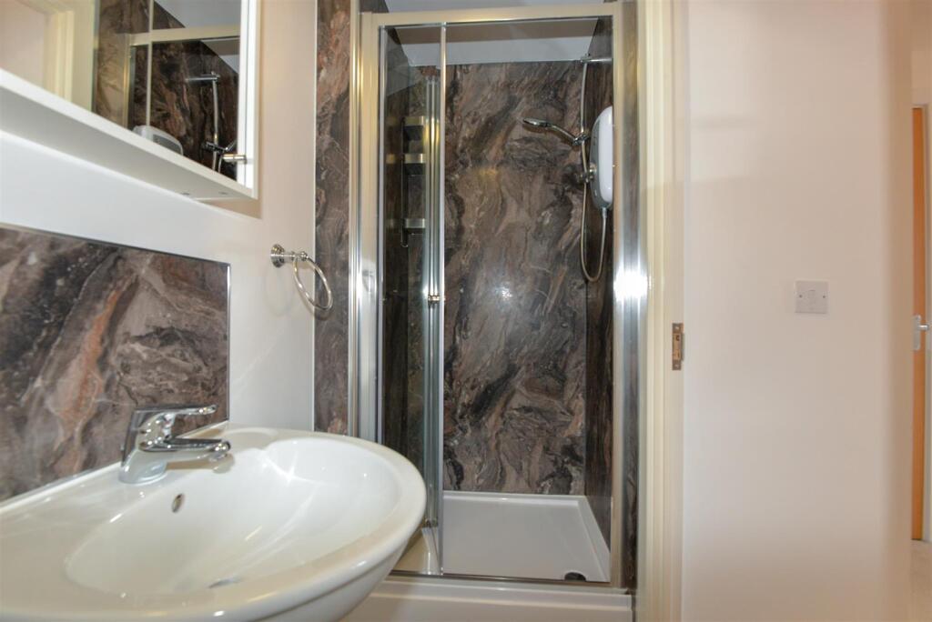 En-Suite 1.jpg