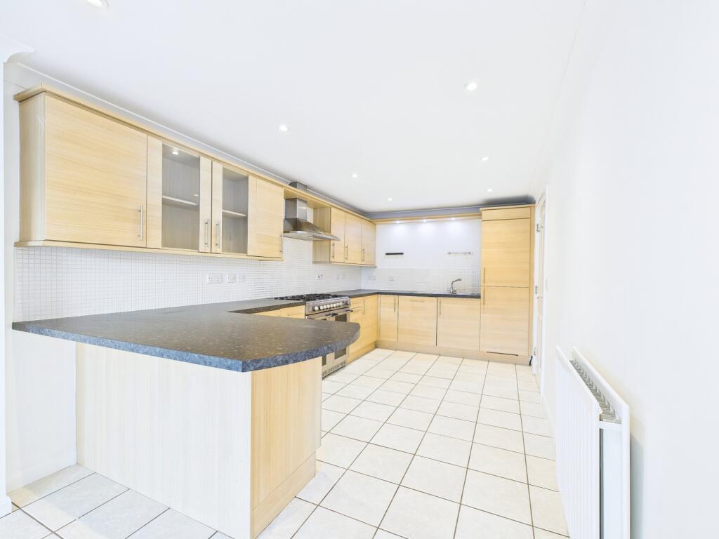 CAM01909G0-PR0430-STILL010