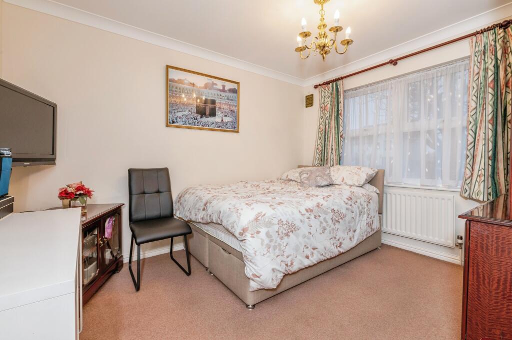 10grifonroadchaffordhundredgraysrm166rj2