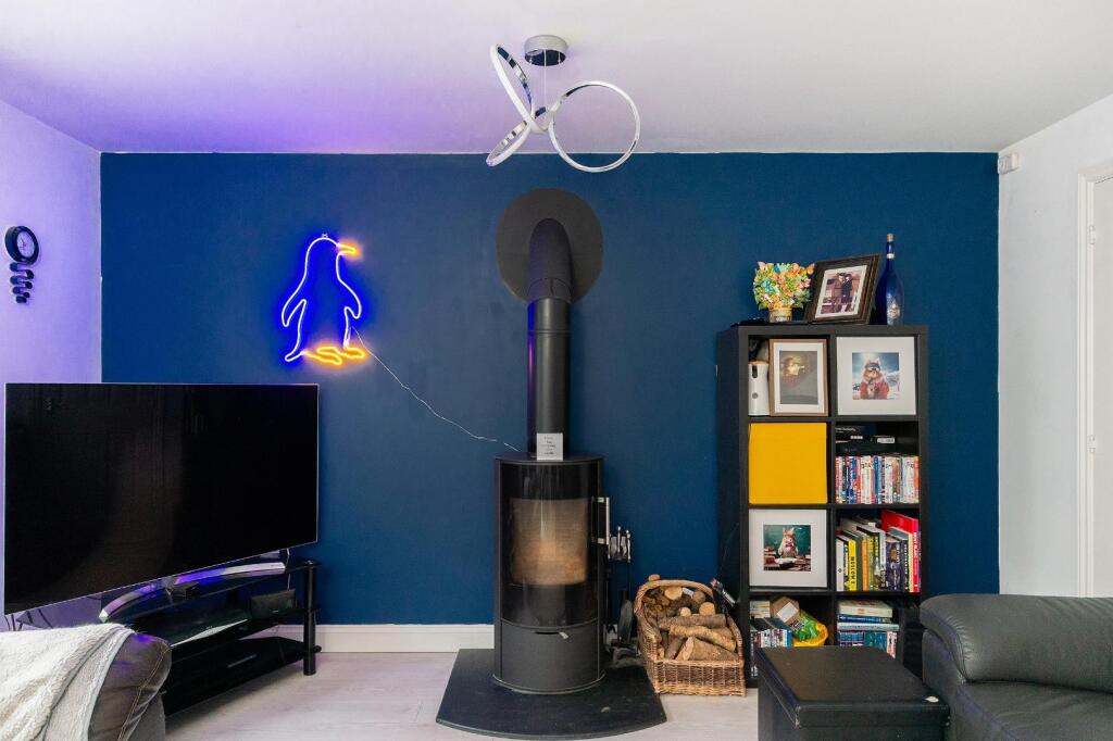 2G8CWCV - Living Room B.jpg