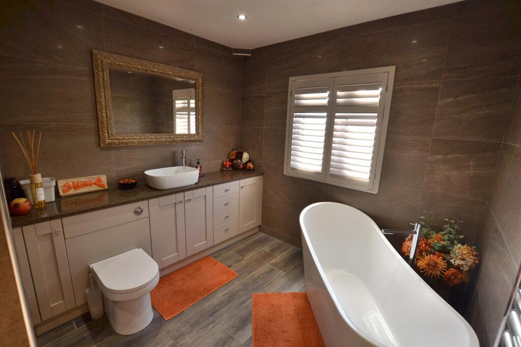 Main Bathroom