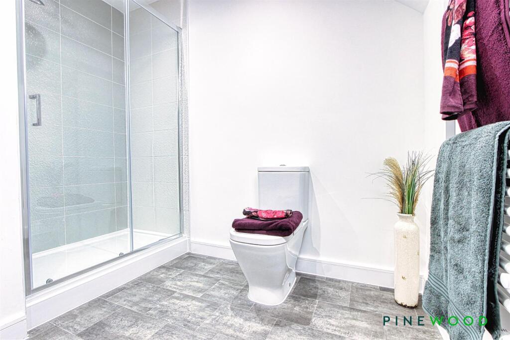 ensuite to bed 1