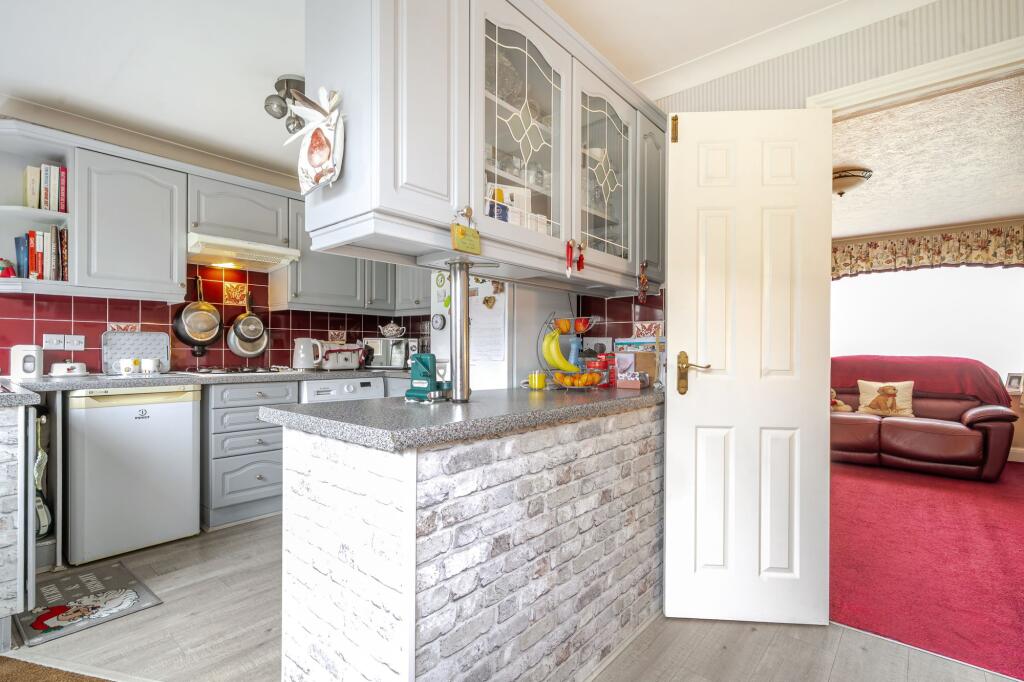 Kitchen/ Dining Room