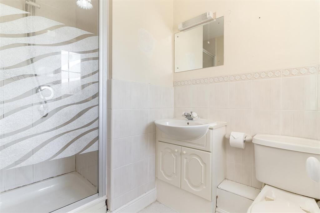 Master Bedroom Ensuite.jpg