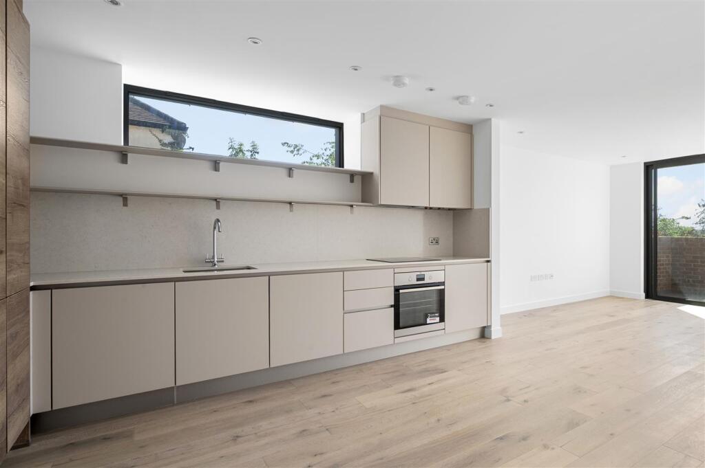 3, Holland Court,2.jpg