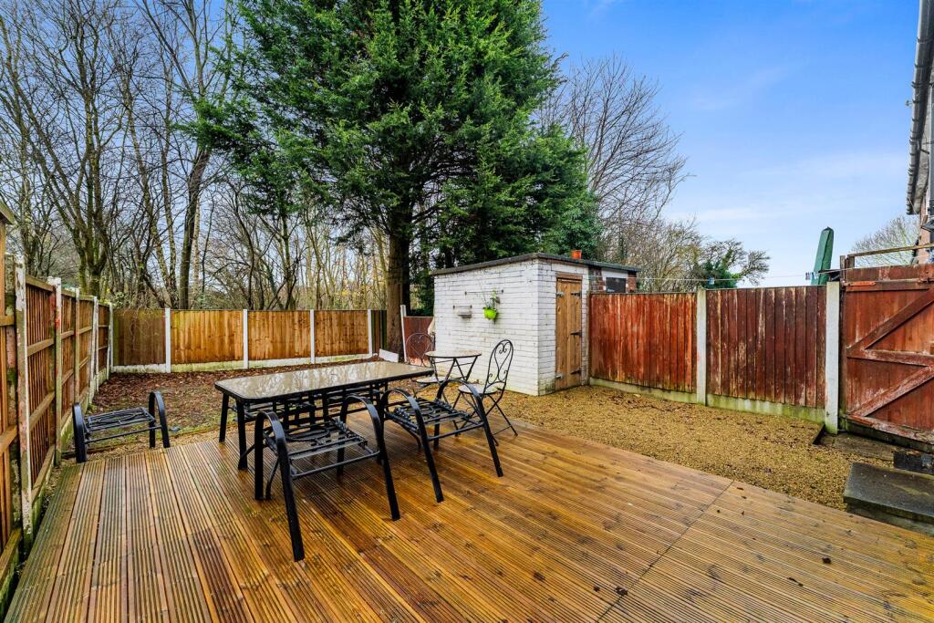 118 coronation Drive garden.jpg