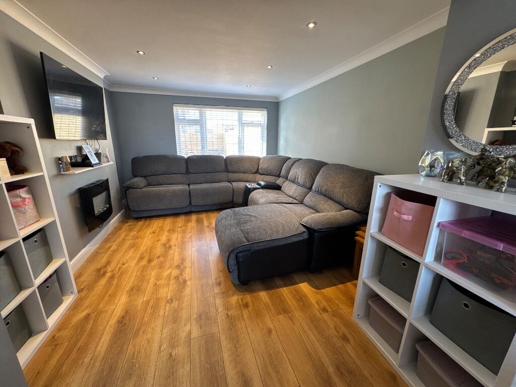 LIVING ROOM ALT
