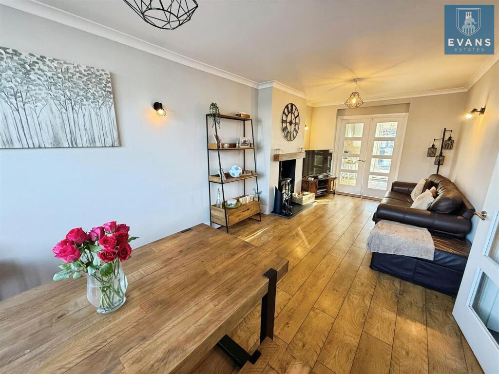 Through Lounge Diner