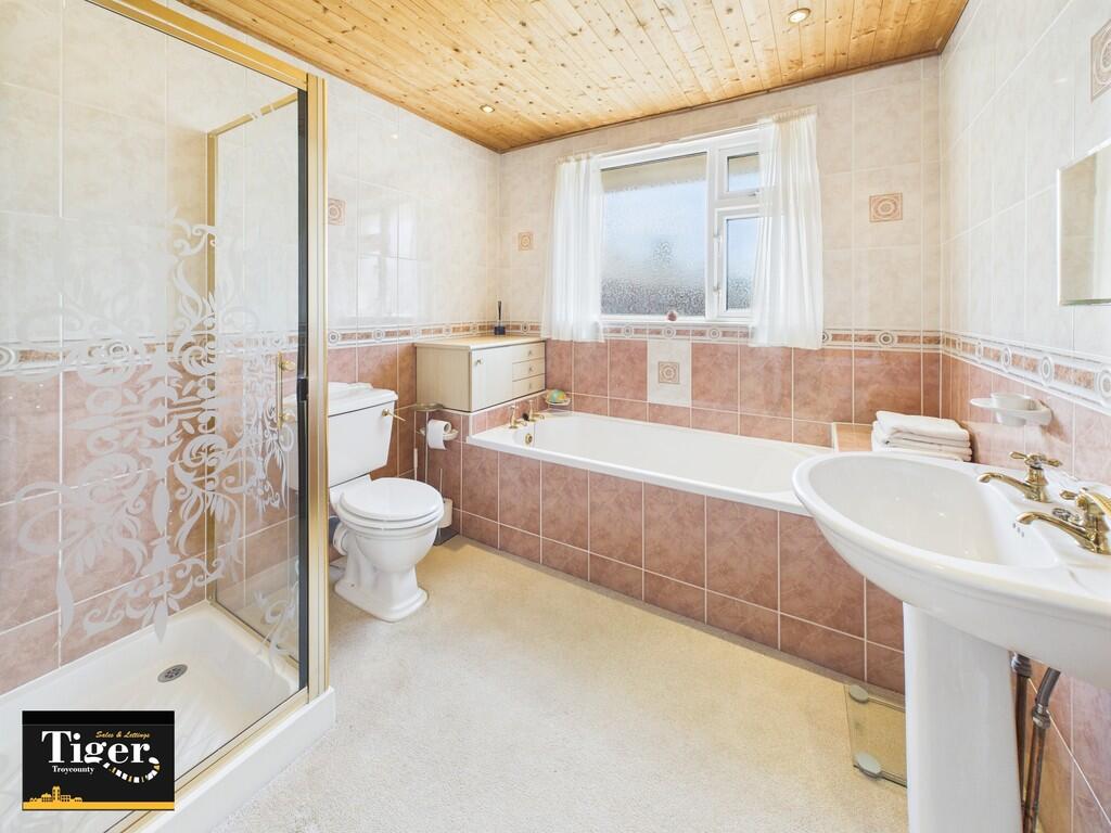 CAM02176G0-PR0596...