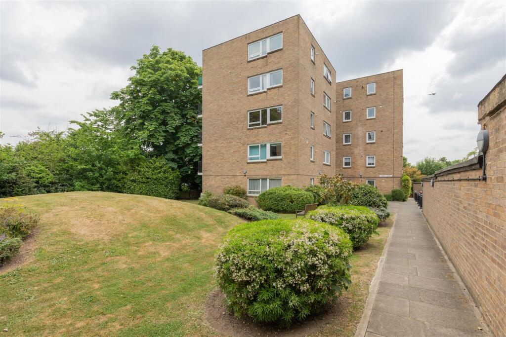 Orwell Lodge, 4, Hermitage Walk, E18