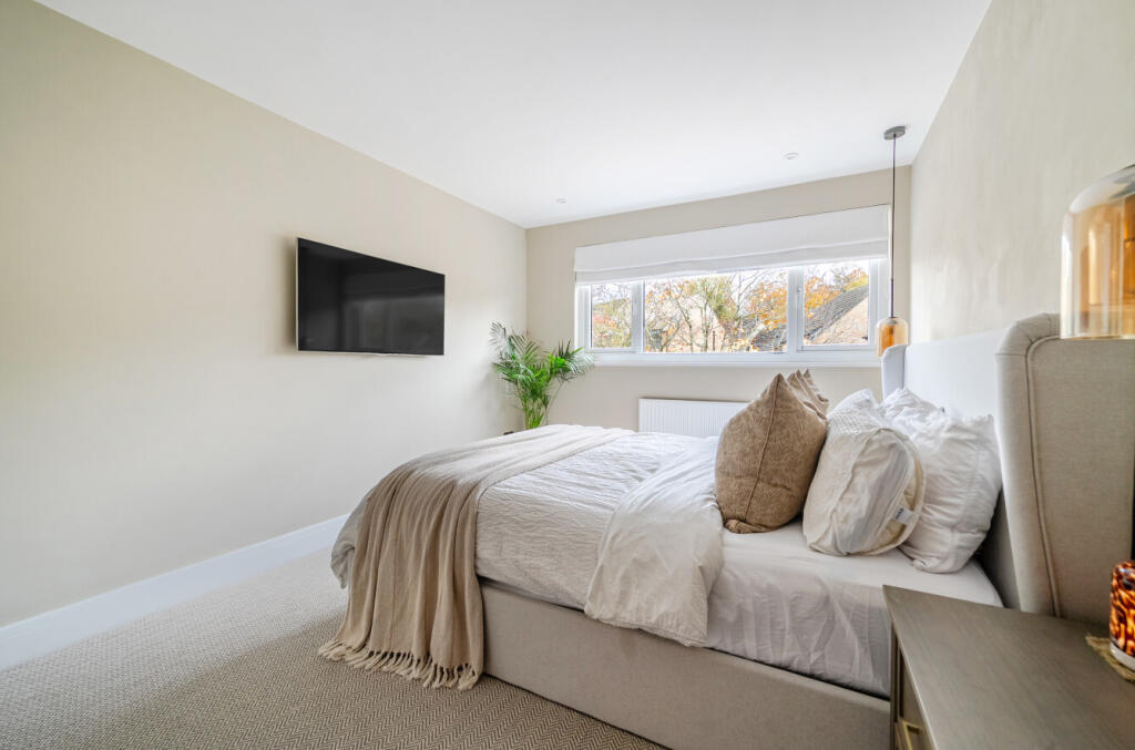 1372706-3-690b420...