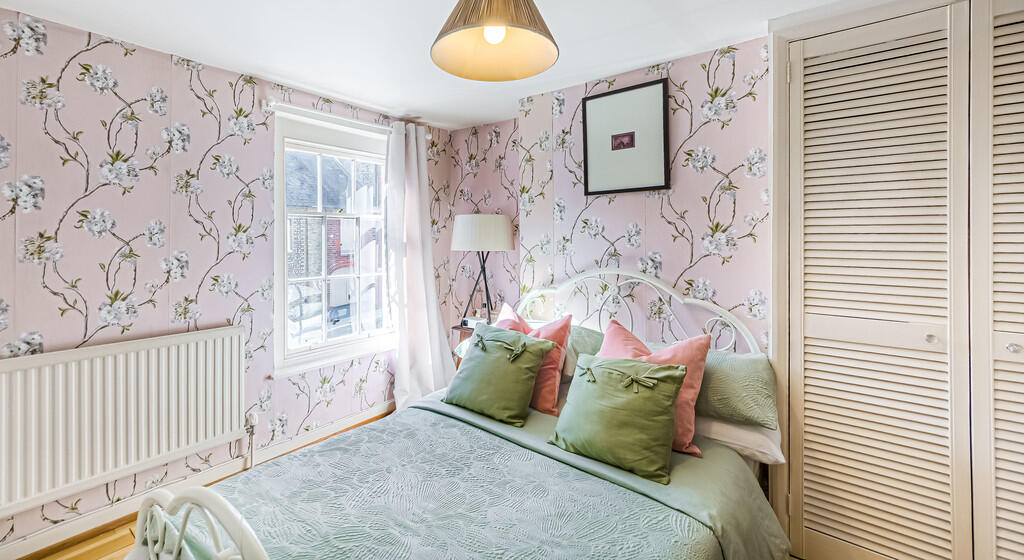 5 Arun Street    ...