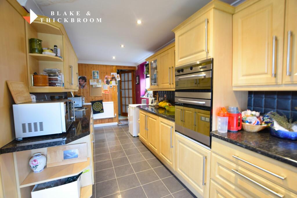 KITCHEN BREAKFAST ROOM