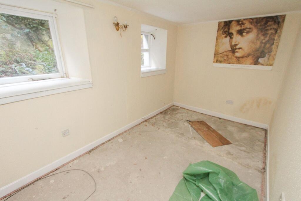 Adjoining cottage - Bedroom
