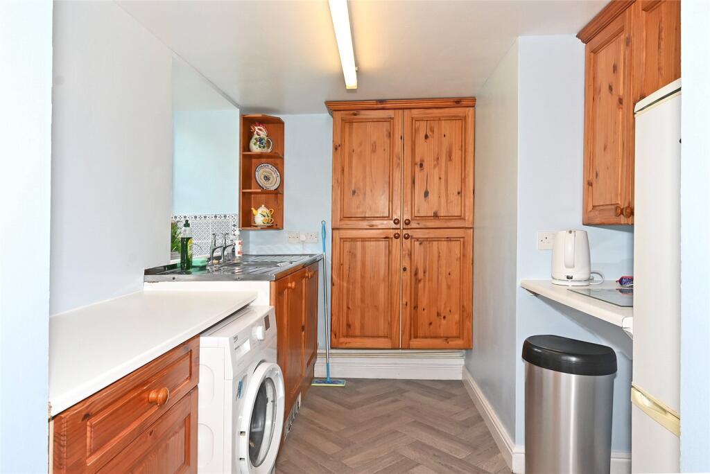Coach Hse - Kitchen