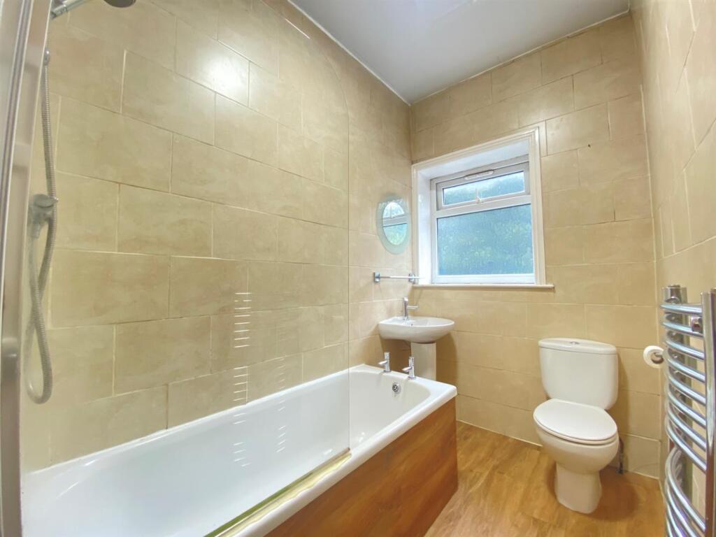 bathroom 63 bunley road.jpg