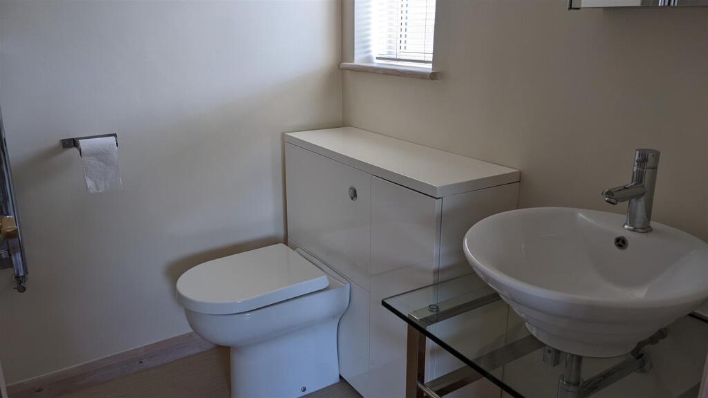 MASTER ENSUITE.jpg