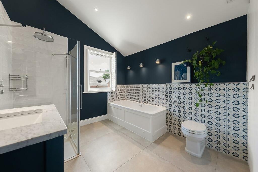 Bathroom (3).jpg