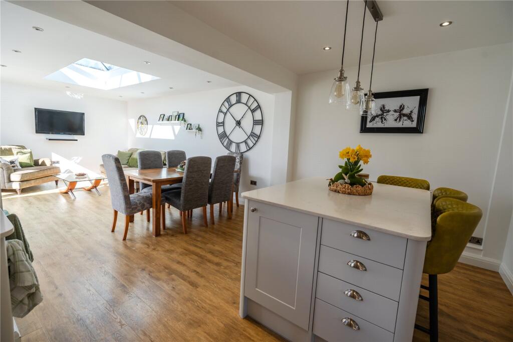Sitting/Dining Area