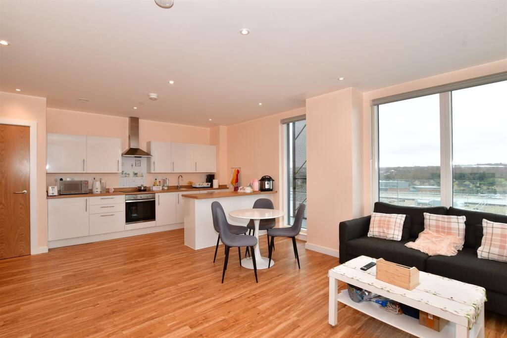 Lounge/Kitchen