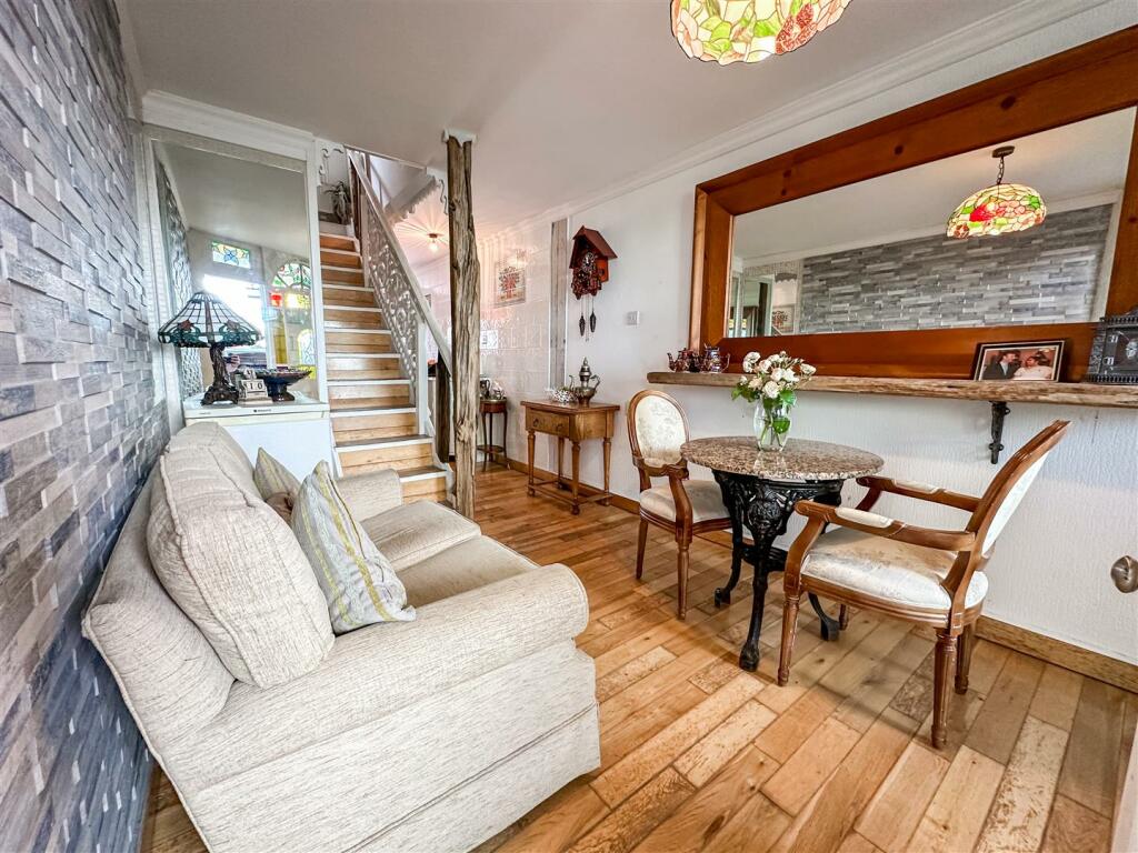 ALTERNATE VIEW OF RECEPTION HALLWAY