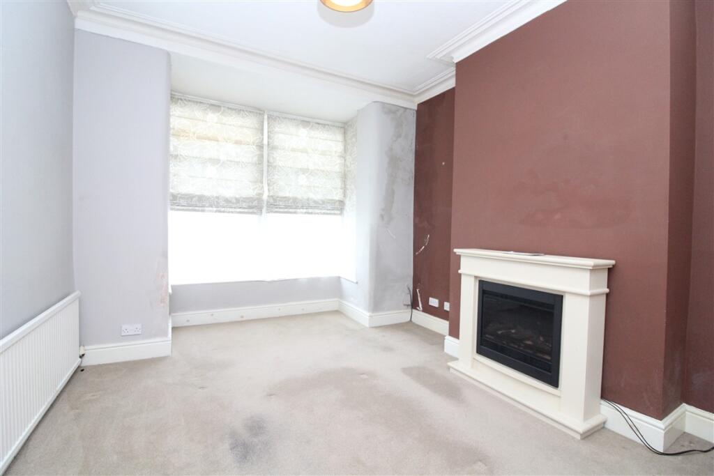 LOUNGE T202509181619.jpg