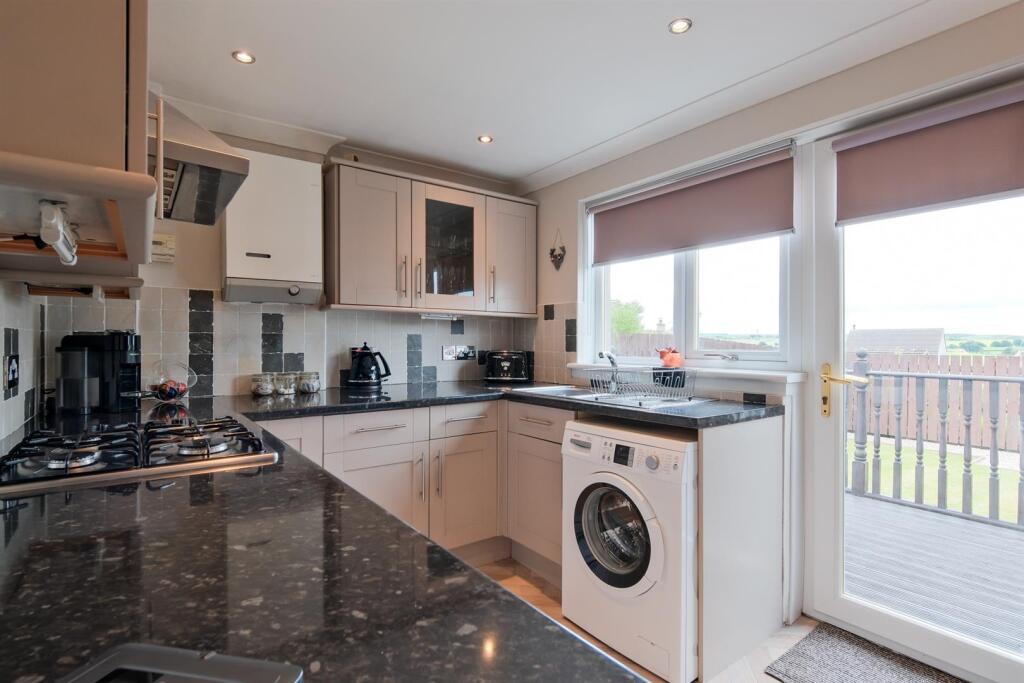 014-32 Currieside Place, Shotts, ML7 4AL.jpg