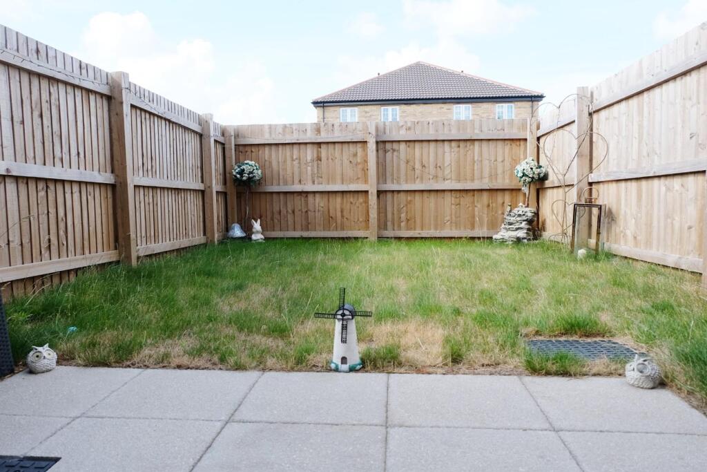 REAR GARDEN.JPG