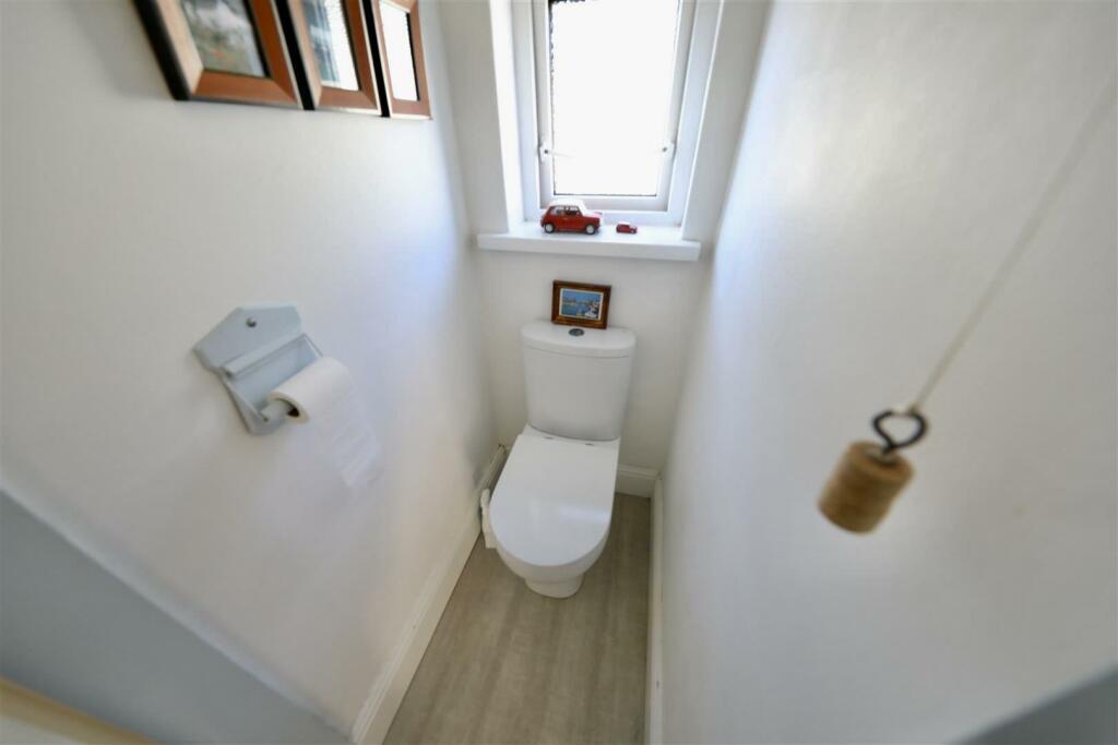 32 Allderidge - WC upstairs.jpg