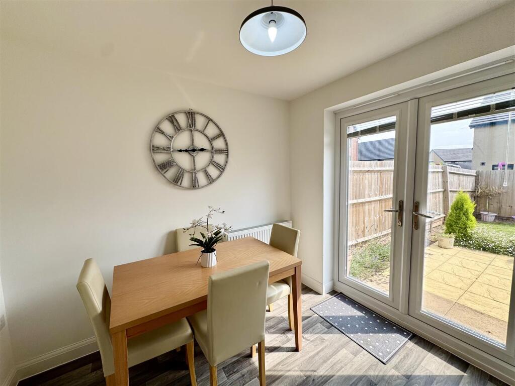 KITCHEN/BREAKFAST ROOM