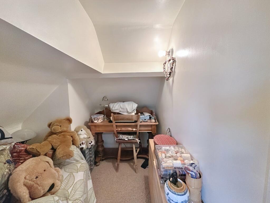 Bedroom Three Walk i