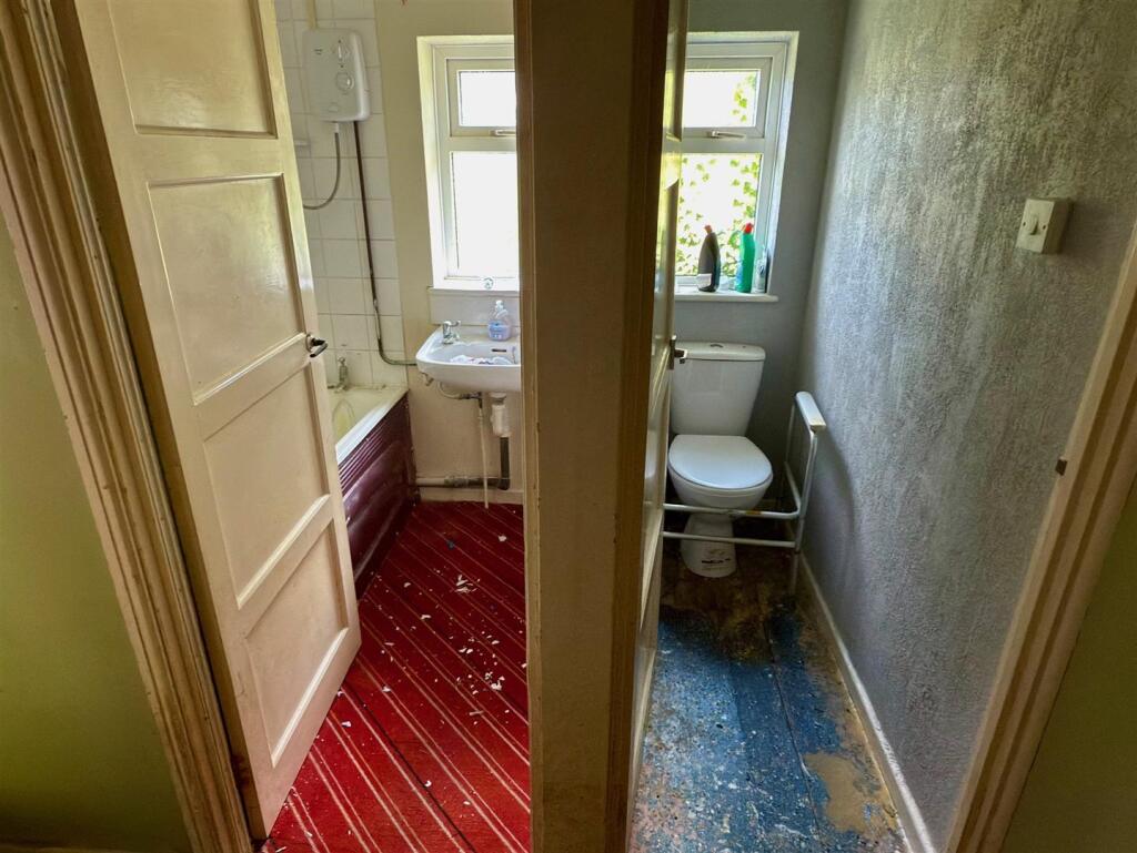 BATHROOM AND WC.jpg