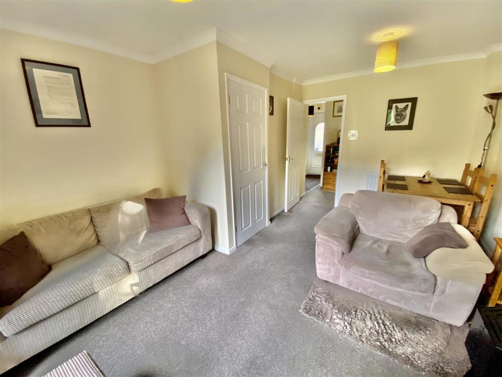 LIVING/DINING ROOM