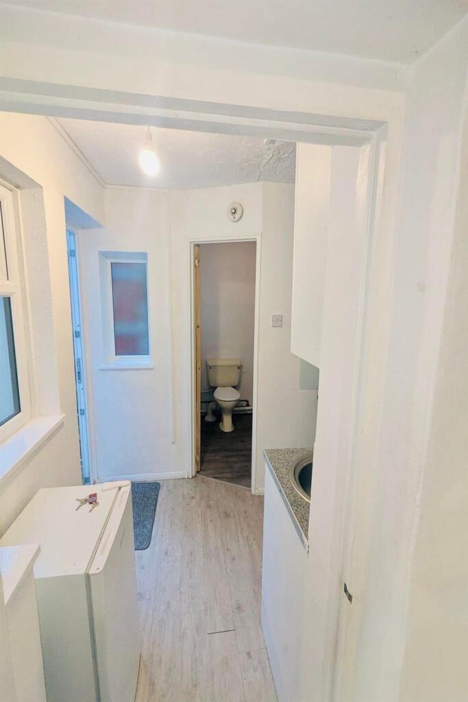 Kitchen through to b