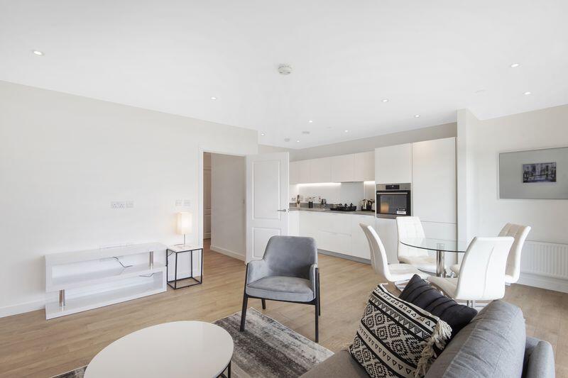 RECEPTION TOWARDS KITCHEN