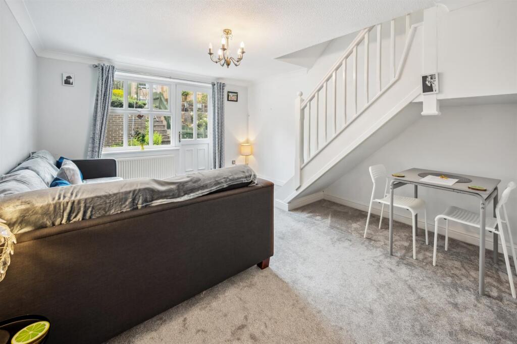 Lounge-Diner towards garden.jpg