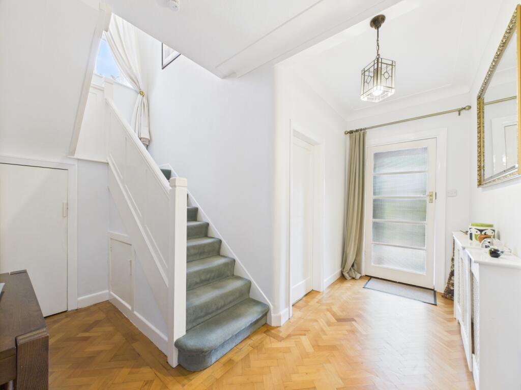 CAM02386G0-PR0141-STILL022