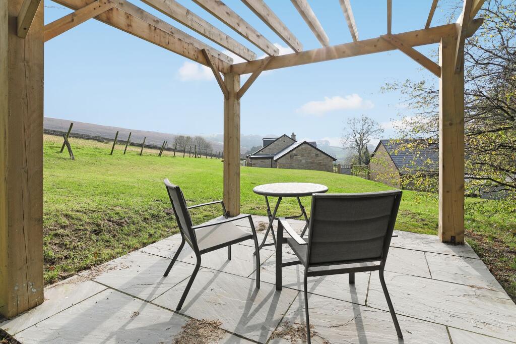 Al Fresco Dining Area and Views